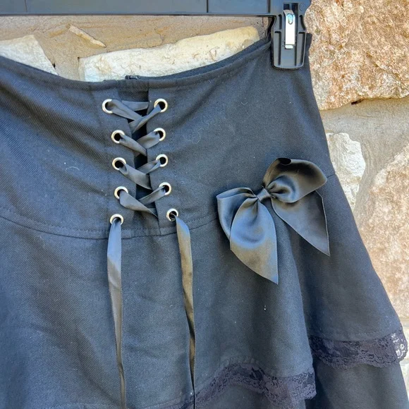 Thorn & Fable Black Gothcore Gothic Whimsigoth Mini Tiered Bow Lace Skirt small - Picture 4 of 8
